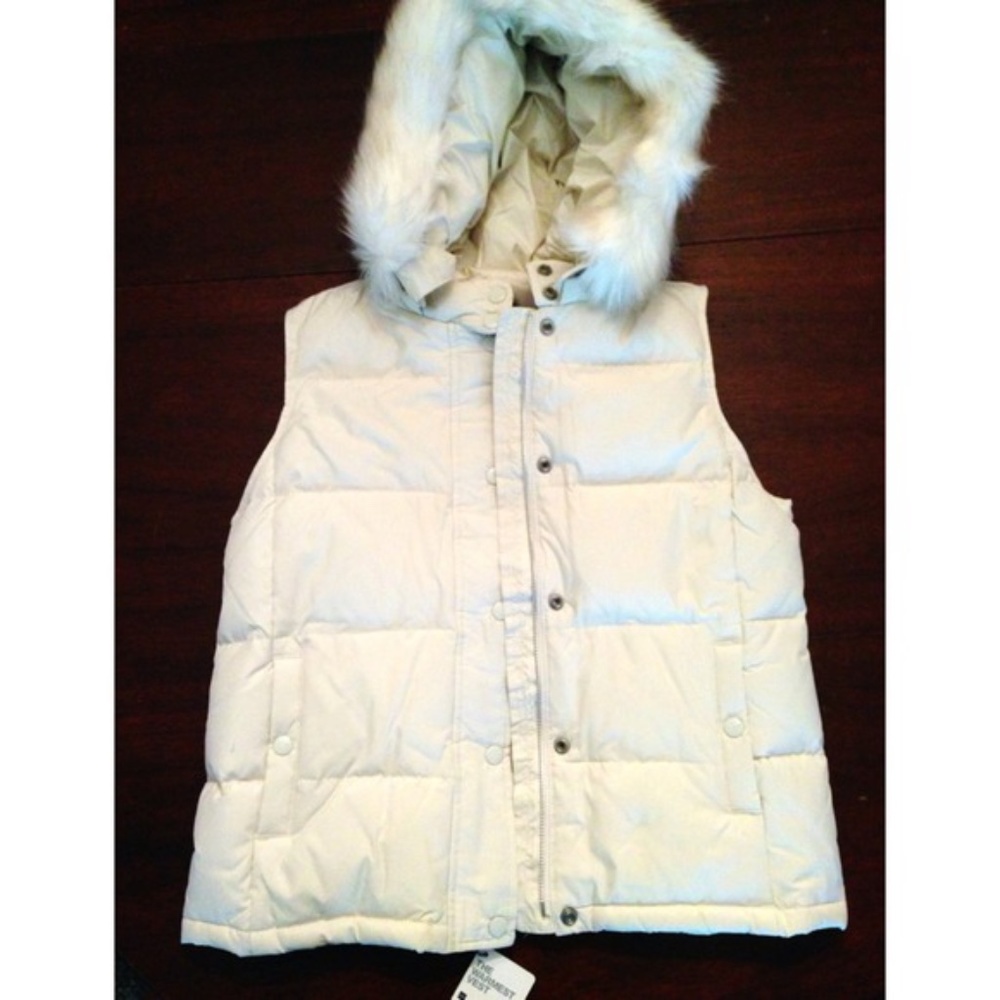 GAP White puffer vest with removable faux fur hood